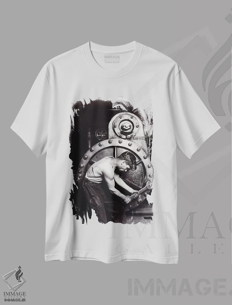 تیشرت سفید طرح دار c.1924,مکانیک نیروگاه، حدود ۱۹۲۴، تزئینی اثر لویس ویکس هاین | immage.ir
