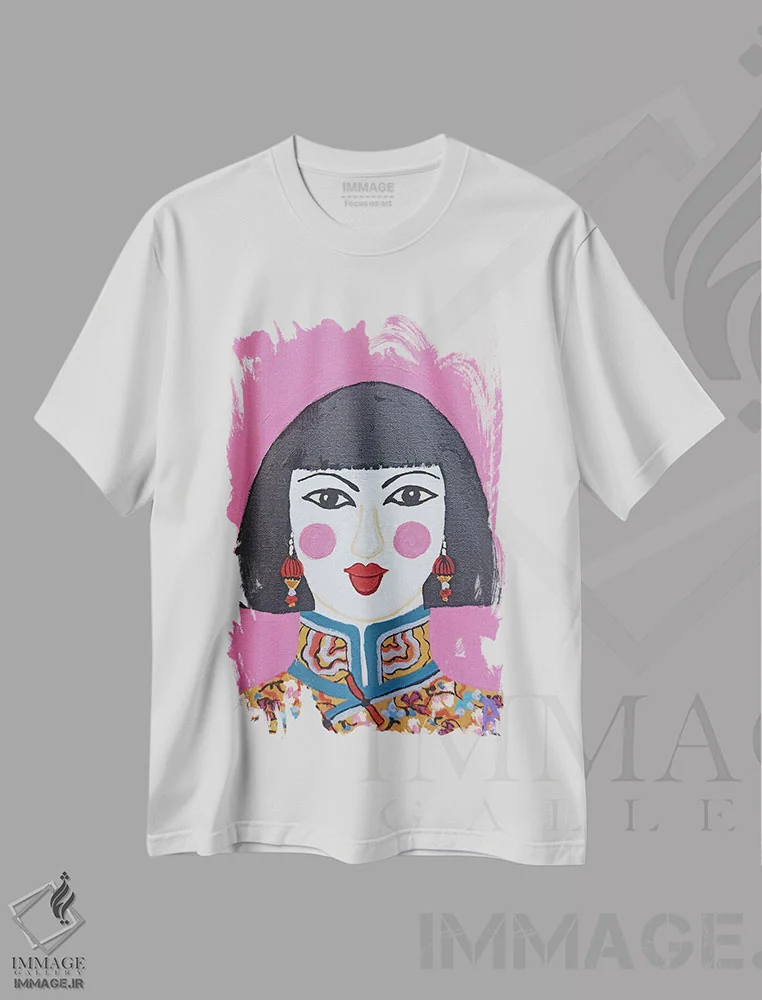 تیشرت سفید طرح دار زن جوان چینی، دکور آسیایی اثر بریت بردال نیلسن | فروشگاه ایماژ