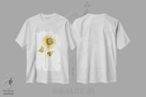 تیشرت سفید طرح دار تصویر یک گل آفتابگردان ۱، تزئینی اثر باناروت | immage.ir