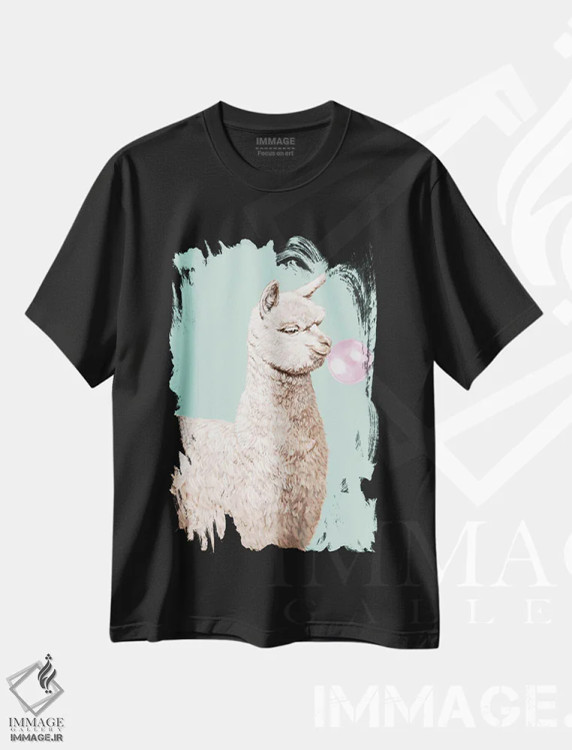 تیشرت مشکی طرح دار آلپاکای بازیگوش در حال جویدن آدامس بادکنکی سبز، هنر دیجیتال اثر بگ نوز ورک | immage.ir