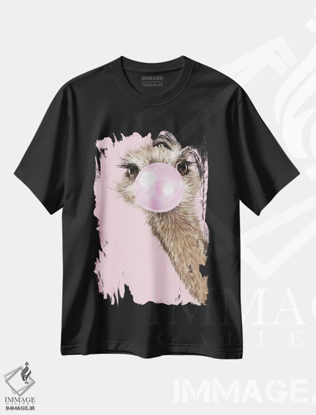 تیشرت مشکی طرح دار شترمرغ با آدامس بادکنکی در رنگ صورتی، هنر دیجیتال اثر بگ نوز ورک | فروشگاه ایماژ