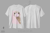 تیشرت سفید طرح دار شترمرغ با آدامس بادکنکی در رنگ صورتی، هنر دیجیتال اثر بگ نوز ورک | immage.ir