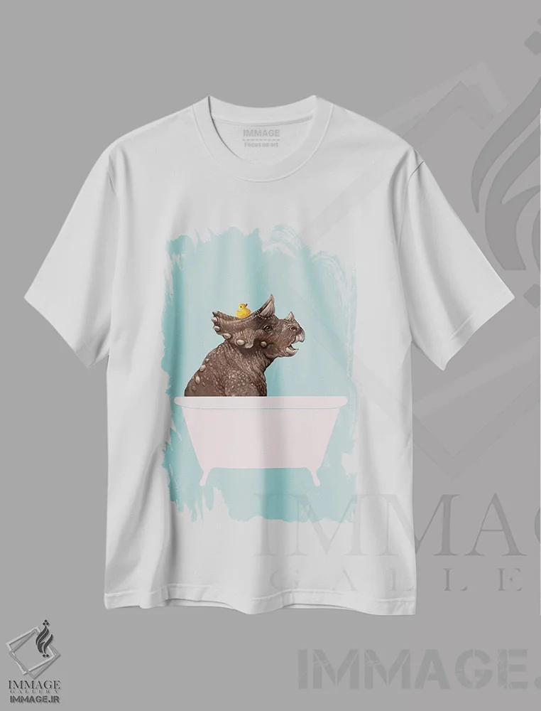 تیشرت سفید طرح دار تریسراتوپس در وان حمام، هنر دیجیتال اثر بگ نوز ورک | فروشگاه ایماژ