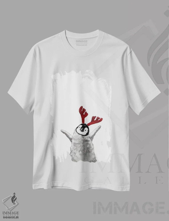 تیشرت سفید طرح دار بچه پنگوئن کریسمسی با شاخ گوزن، حیوانات کریسمسی اثر بگ نوز ورک | immage.ir