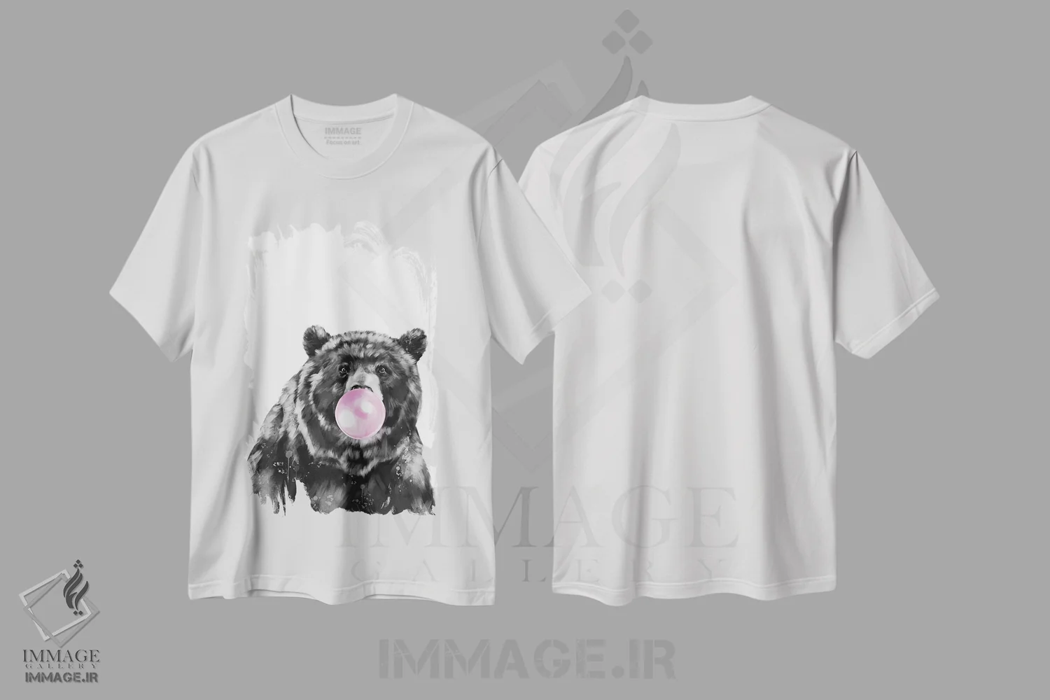 تیشرت سفید طرح دار خرس سیاه بزرگ با آدامس بادکنکی، هنر دیجیتال اثر بگ نوز ورک | فروشگاه ایماژ