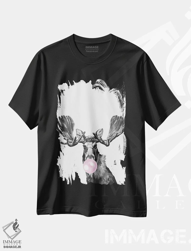 تیشرت مشکی طرح دار گوزن شمالی با آدامس بادکنکی، هنر دیجیتال اثر بگ نوز ورک | immage.ir