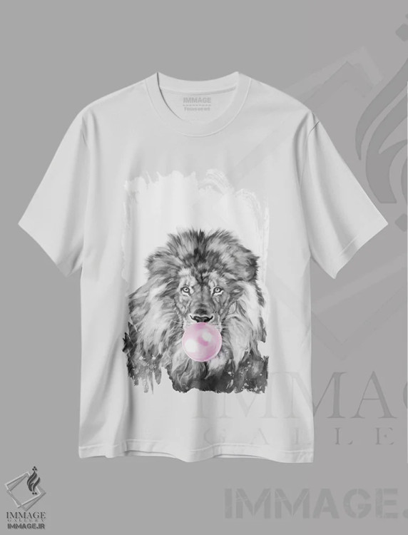 تیشرت سفید طرح دار شیر با آدامس بادکنکی، هنر دیجیتال اثر بگ نوز ورک | immage.ir