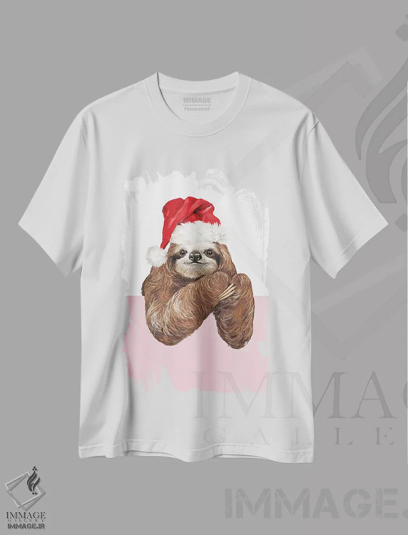 تیشرت سفید طرح دار تنبل شاد کریسمسی، حیوانات کریسمسی اثر بگ نوز ورک | فروشگاه ایماژ