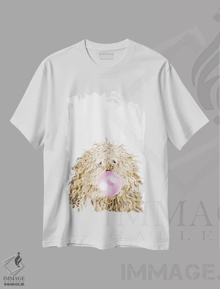 تیشرت سفید طرح دار سگ پولی با آدامس بادکنکی، هنر دیجیتال اثر بگ نوز ورک | immage.ir
