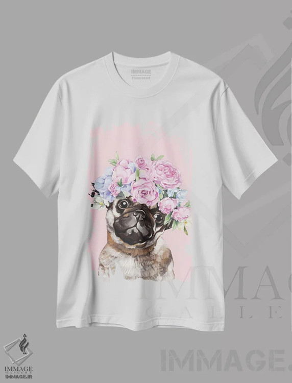 تیشرت سفید طرح دار پاگ زیبا با تاج گل در رنگ صورتی، هنر دیجیتال اثر بگ نوز ورک | فروشگاه ایماژ