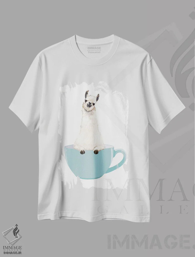 تیشرت سفید طرح دار لامای بامزه در لیوان، هنر دیجیتال اثر بگ نوز ورک | فروشگاه ایماژ