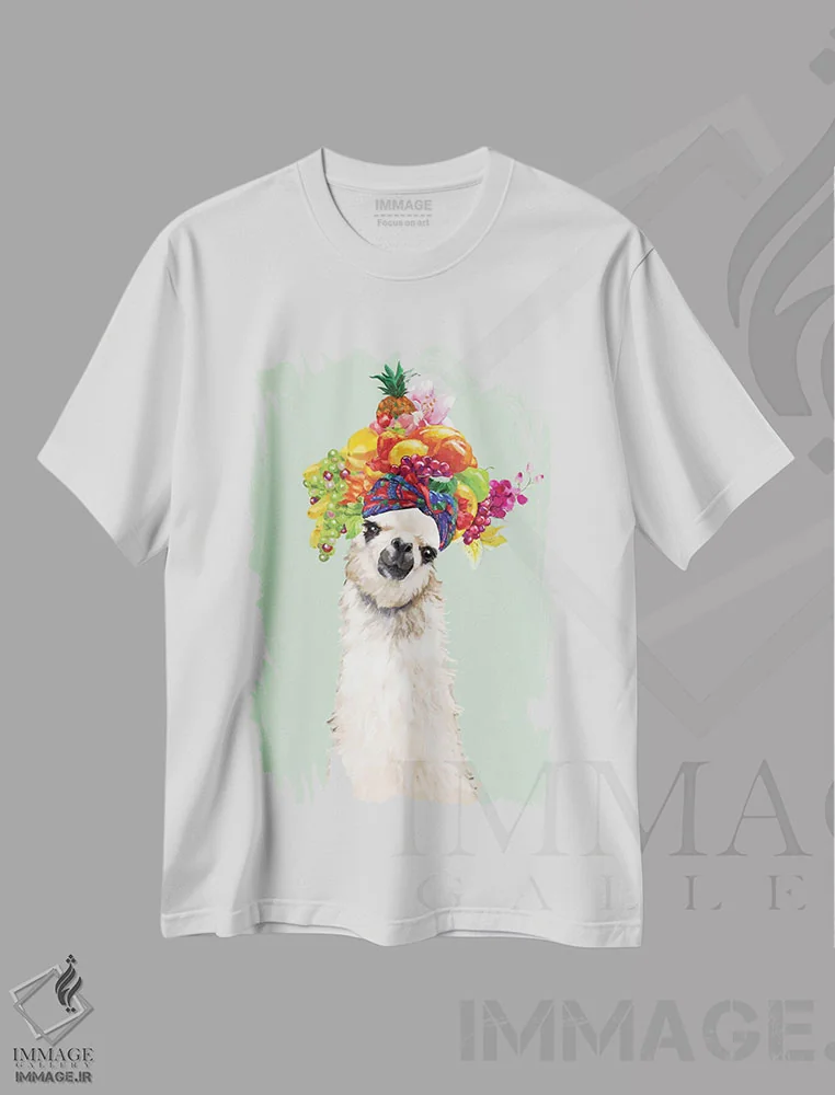 تیشرت سفید طرح دار لاما با تاج گل میوه ای در رنگ سبز، هنر دیجیتال اثر بگ نوز ورک | immage.ir