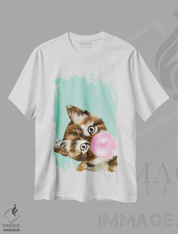 تیشرت سفید طرح دار بچه گربه در حال فوت کردن آدامس بادکنکی در رنگ سبز، تزئینی اثر بگ نوز ورک | فروشگاه ایماژ
