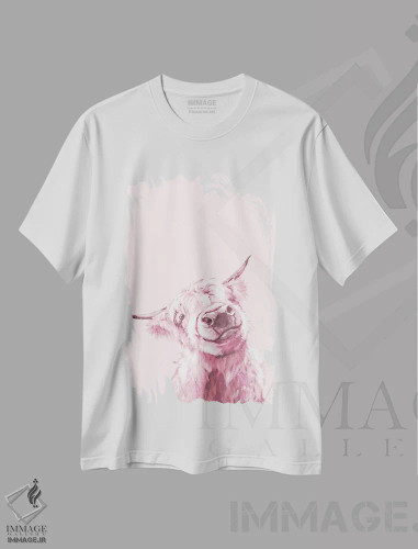 تیشرت سفید طرح دار گاو کوهستانی در رنگ صورتی، تزئینی اثر بگ نوز ورک | فروشگاه ایماژ