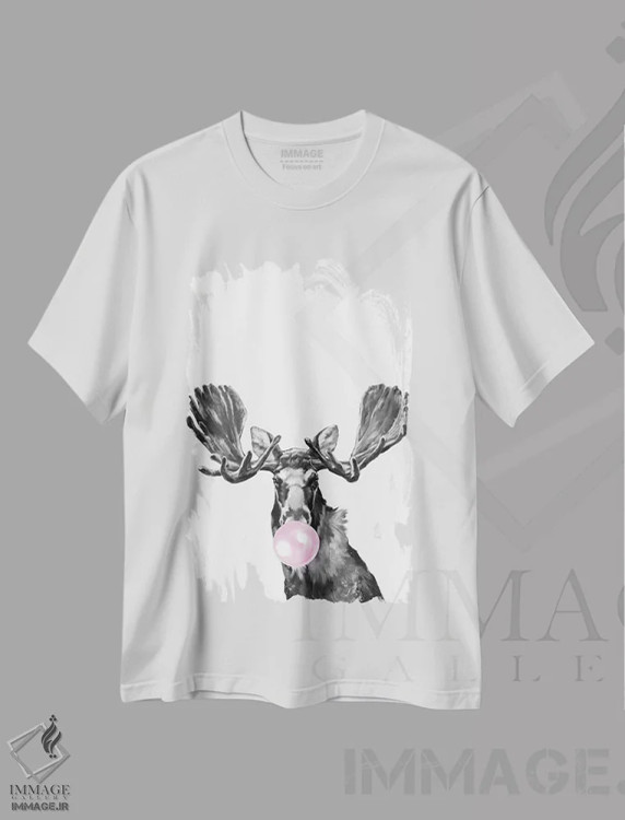 تیشرت سفید طرح دار گوزن شمالی با آدامس بادکنکی، هنر دیجیتال اثر بگ نوز ورک | immage.ir