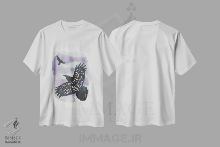تیشرت سفید طرح دار Achieve It,رویاپردازی کن، به دستش آور، دکور کلبه و لژ اثر ۳۳ استخوان شکسته | immage.ir