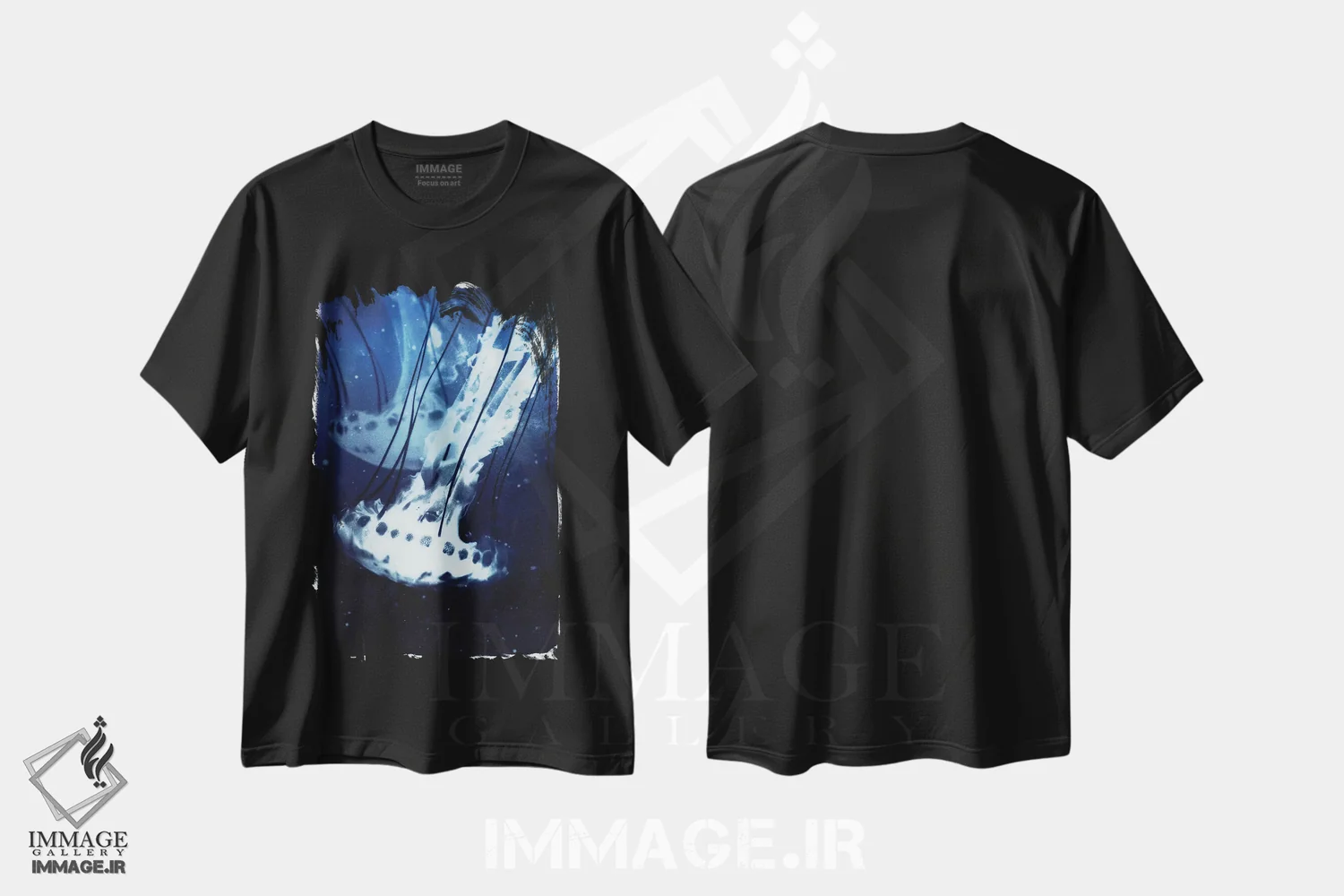 تیشرت مشکی طرح دار عروس دریایی نیلی، هنر دیجیتال اثر ۳۳ استخوان شکسته | immage.ir