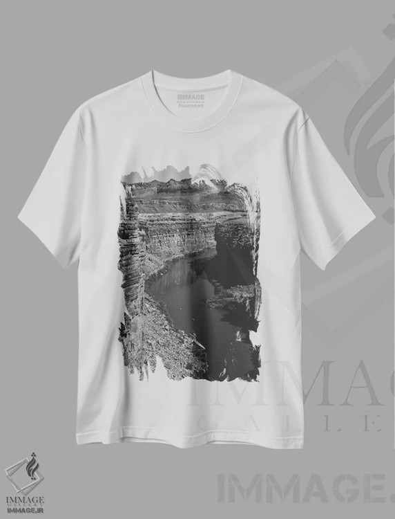 تیشرت سفید طرح دار دره گراند کانیون XV، عکاسی سیاه و سفید اثر ۳۳ استخوان شکسته | فروشگاه ایماژ