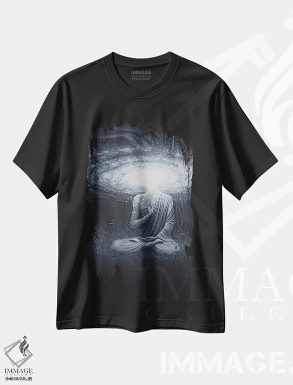 تیشرت مشکی طرح دار در آغوش گرفتن لحظهٔ اکنون، تزئینی اثر آدریان بوردَا | immage.ir