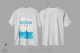 تیشرت سفید طرح دار منظره خط افق با پرچم شیکاگو، هنر دیجیتال اثر پرینت های بنتون پارک | immage.ir