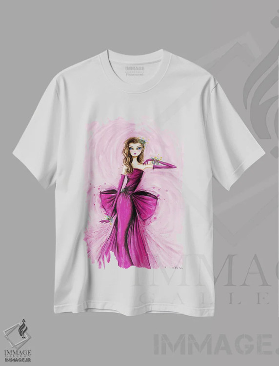 تیشرت سفید طرح دار ستارهٔ کوچک با لباسی به رنگ سرخابی، مدیوم اثر بلا پیلار | فروشگاه ایماژ