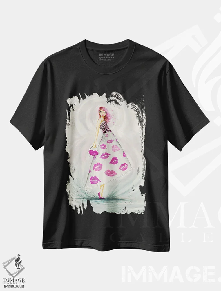 تیشرت مشکی طرح دار باید رژلب و کیف را ست کنی اثر بلا پیلار | فروشگاه ایماژ