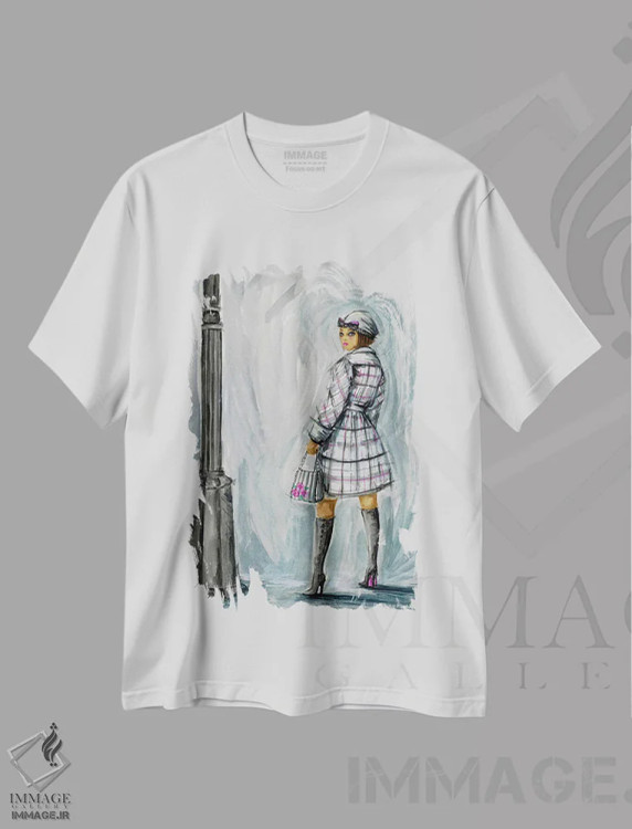 تیشرت سفید طرح دار آدریانا زیر چراغ خیابان، دست نقاشی و طراحی دستی اثر بلا پیلار | immage.ir