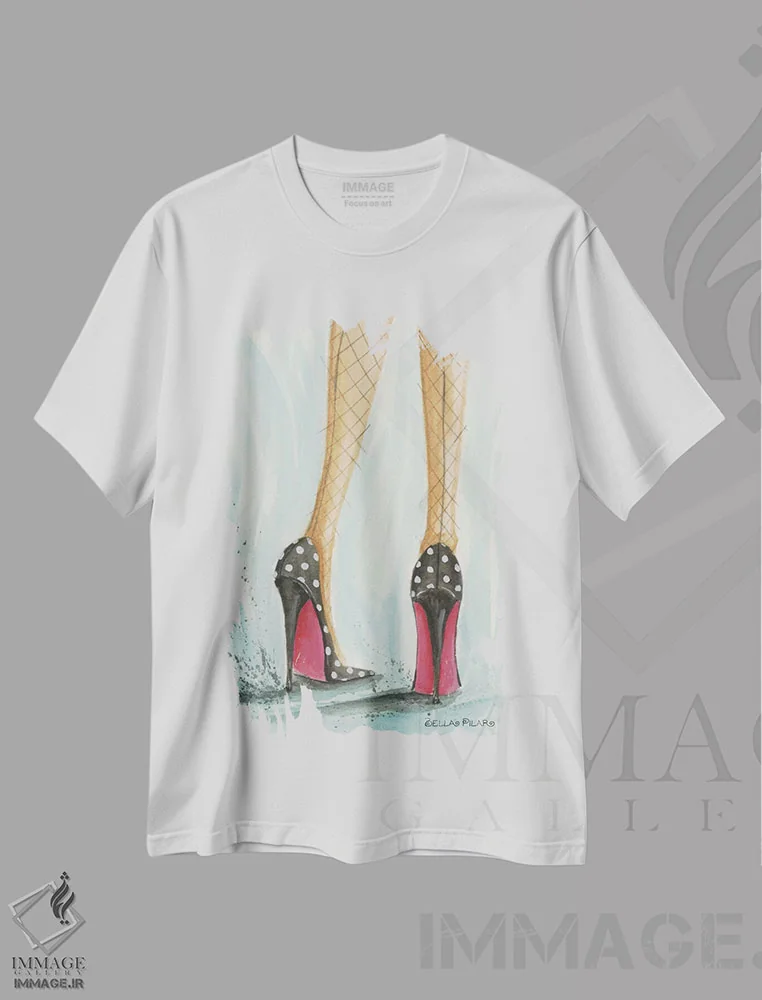 تیشرت سفید طرح دار کفش پاشنه بلند خال خالی، مدیوم اثر بلا پیلار | immage.ir