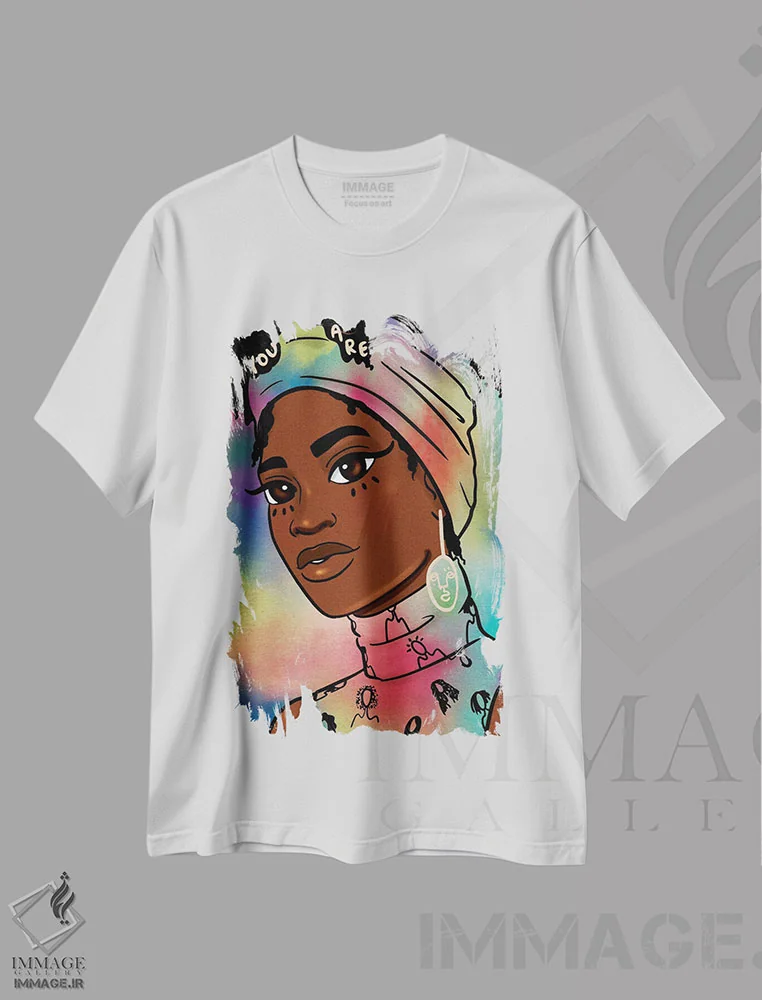 تیشرت سفید طرح دار تو الهی هستی، هنر دیجیتال اثر بری پیپنز | immage.ir