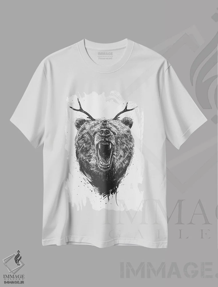 تیشرت سفید طرح دار خرس عصبانی با شاخ گوزن، دکوراسیون جایگزین اثر بالازس شولتی | فروشگاه ایماژ