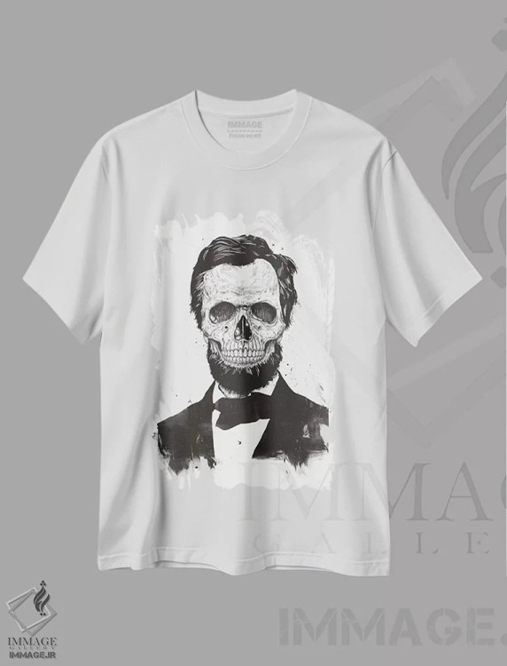 تیشرت سفید طرح دار لینکلن مرده، هنر دیجیتال اثر بالازس شولتی | immage.ir