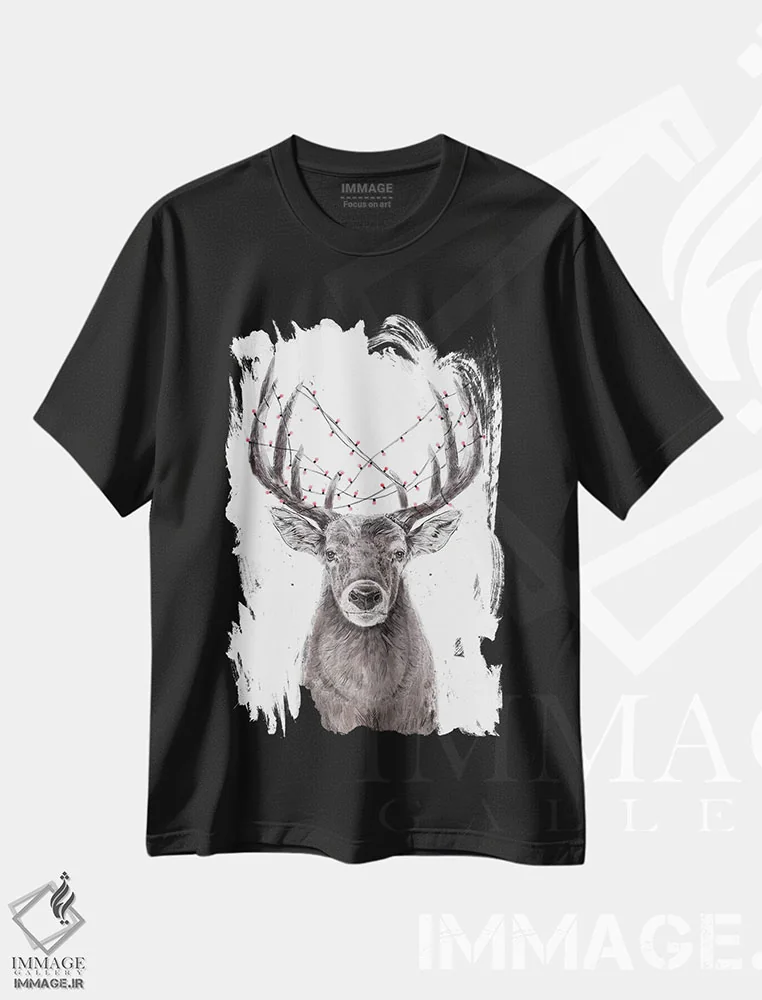 تیشرت مشکی طرح دار گوزن کریسمس، دست نقاشی و طراحی دستی اثر بالازس شولتی | فروشگاه ایماژ