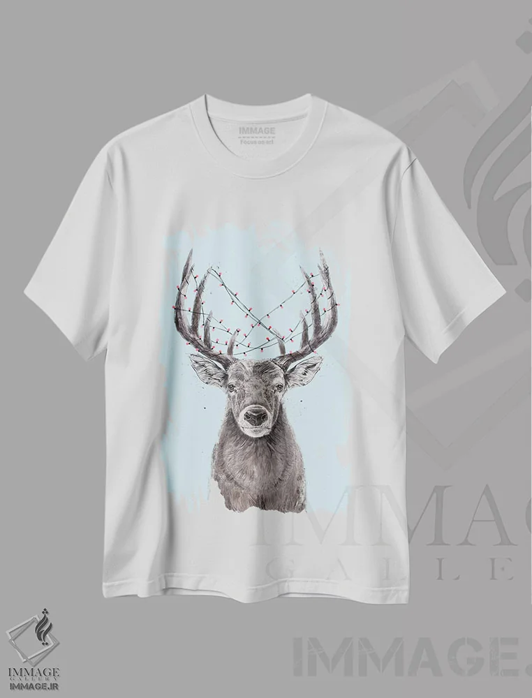 تیشرت سفید طرح دار گوزن کریسمس ۲، دست نقاشی و طراحی دستی اثر بالازس شولتی | immage.ir