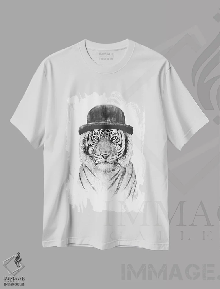 تیشرت سفید طرح دار به جنگل خوش آمدی، هنر دیجیتال اثر بالازس شولتی | immage.ir