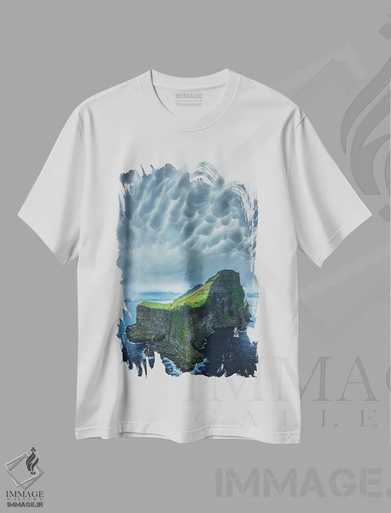 تیشرت سفید طرح دار جزایر فارو مه آلود، عکاسی هوایی اثر برنت شاونور | immage.ir