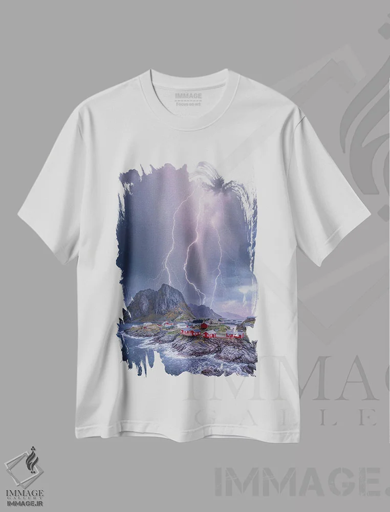 تیشرت سفید طرح دار چراغ های نروژ، سواحل از نمای بالا اثر برنت شاونور | immage.ir