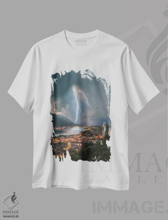 تیشرت سفید طرح دار خلیج دروغ ها، عکاسی هوایی اثر برنت شاونور | immage.ir