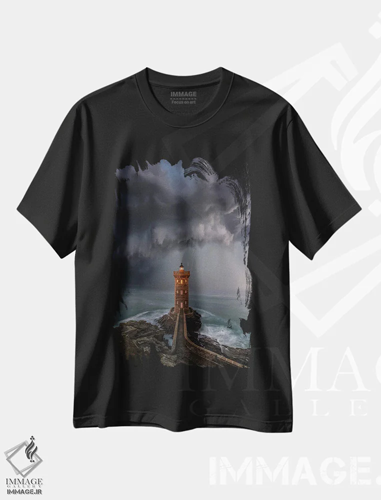 تیشرت مشکی طرح دار باران سیل آسا در فانوس دریایی، مدیوم اثر برنت شاونور | immage.ir