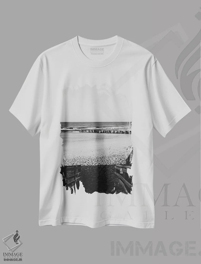 تیشرت سفید طرح دار جزیره سالیوان II، عکاسی سیاه و سفید اثر بثانی یانگ | فروشگاه ایماژ