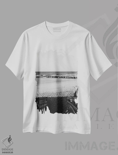 تیشرت سفید طرح دار جزیره سالیوان II، عکاسی سیاه و سفید اثر بثانی یانگ | فروشگاه ایماژ