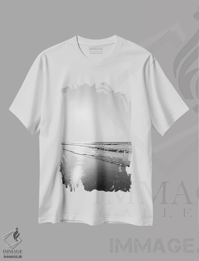 تیشرت سفید طرح دار جزیره سالیوان VII، عکاسی سیاه و سفید اثر بثانی یانگ | immage.ir