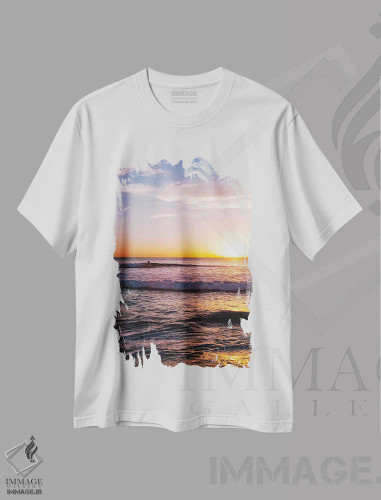 تیشرت سفید طرح دار موج سواران غروب V، مدیوم اثر بثانی یانگ | فروشگاه ایماژ