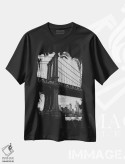 تیشرت مشکی طرح دار دامبو بروکلین هفت، عکاسی سیاه و سفید اثر بثانی یانگ | immage.ir