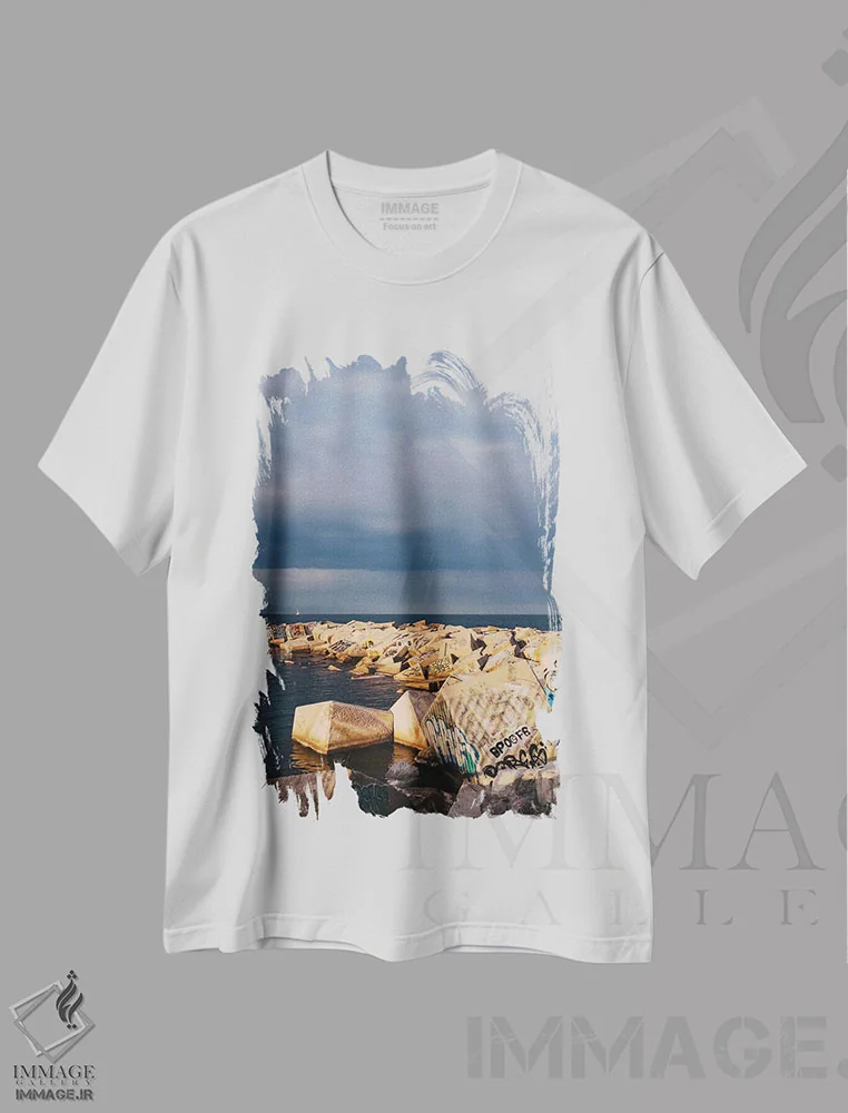 تیشرت سفید طرح دار ساحل بارسلونا چهار، مدیوم اثر بثانی یانگ | immage.ir