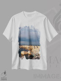تیشرت سفید طرح دار ساحل بارسلونا چهار، مدیوم اثر بثانی یانگ | immage.ir