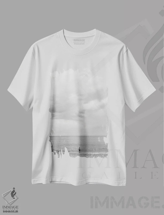 تیشرت سفید طرح دار ساحل بارسلونا، مدیوم اثر بثانی یانگ | فروشگاه ایماژ