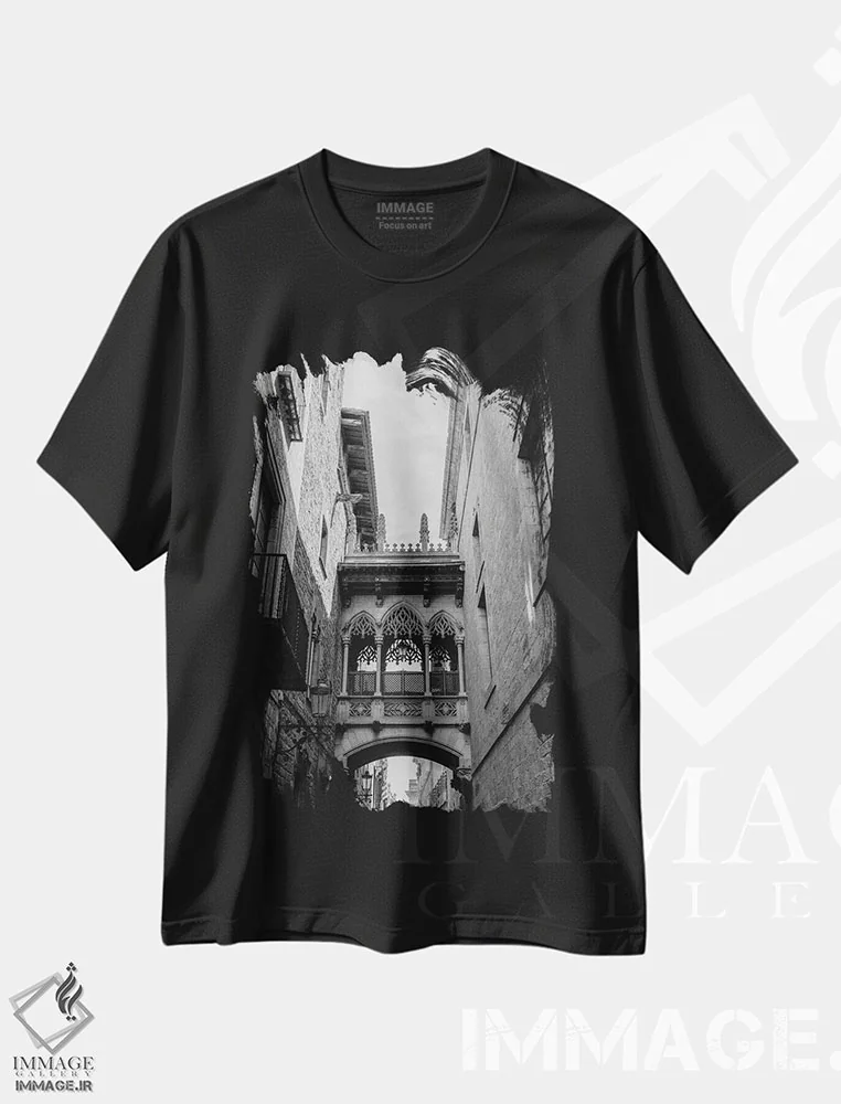 تیشرت مشکی طرح دار منطقهٔ گوتیک بارسلونا، دکوراسیون جایگزین اثر بثانی یانگ | immage.ir