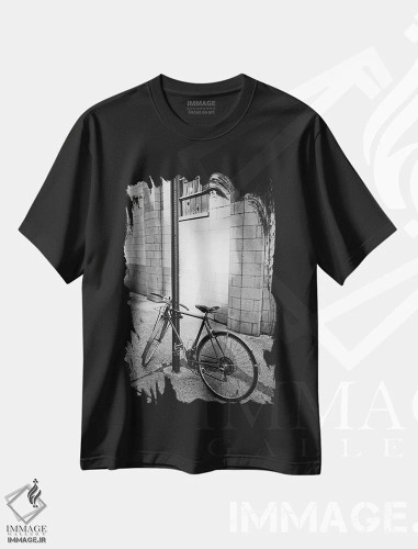 تیشرت مشکی طرح دار دوچرخه بروکلین، عکاسی سیاه و سفید اثر بثانی یانگ | فروشگاه ایماژ