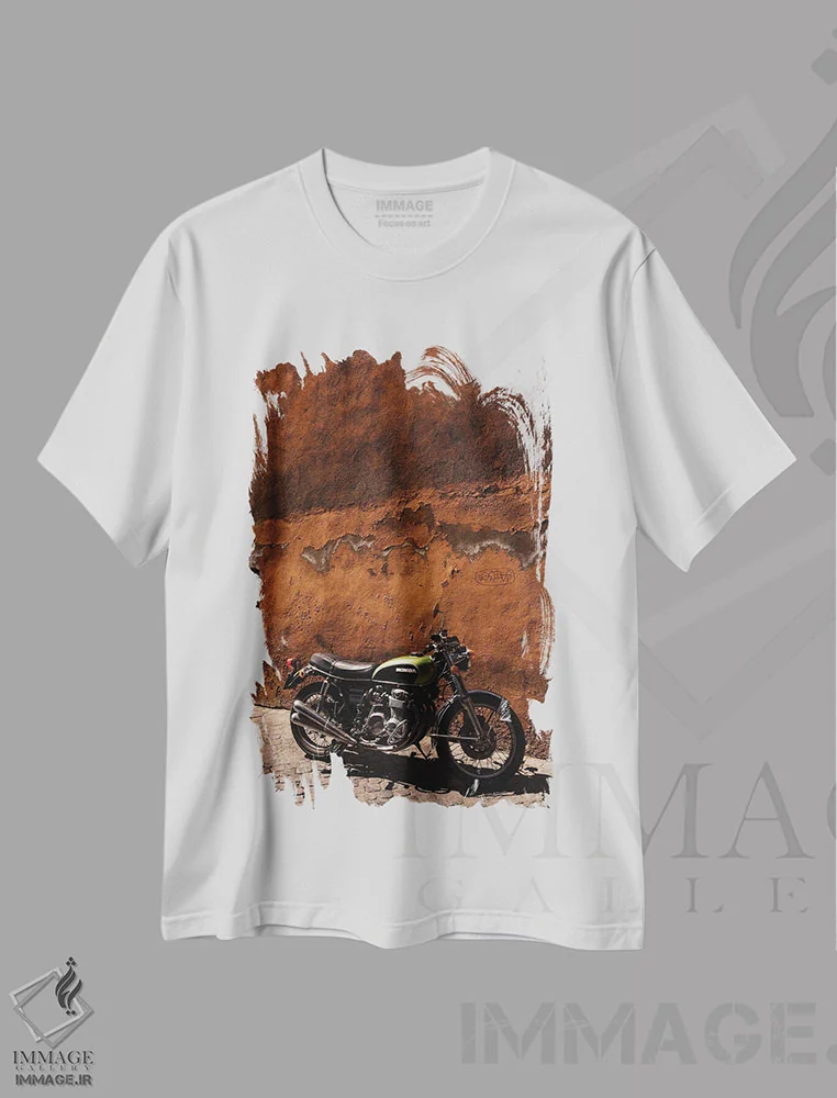 تیشرت سفید طرح دار جادهٔ رومی پنج، مدیوم اثر بثانی یانگ | immage.ir