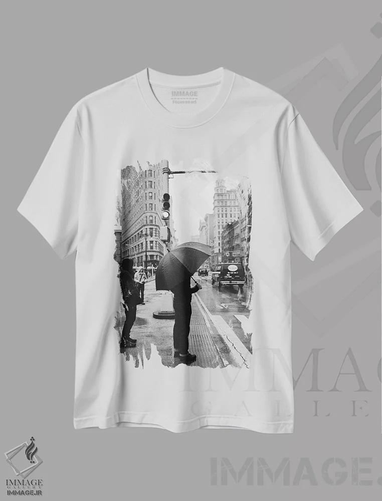 تیشرت سفید طرح دار نیویورک بارانی چهار، عکاسی سیاه و سفید اثر بثانی یانگ | فروشگاه ایماژ